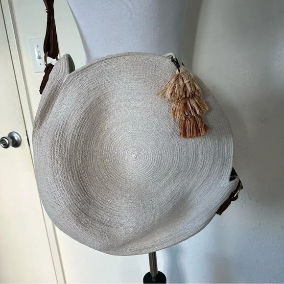 Summer Large Circle Round Macrame Cream Hand Bag with Leather Brown Strap - Picture 2 of 7